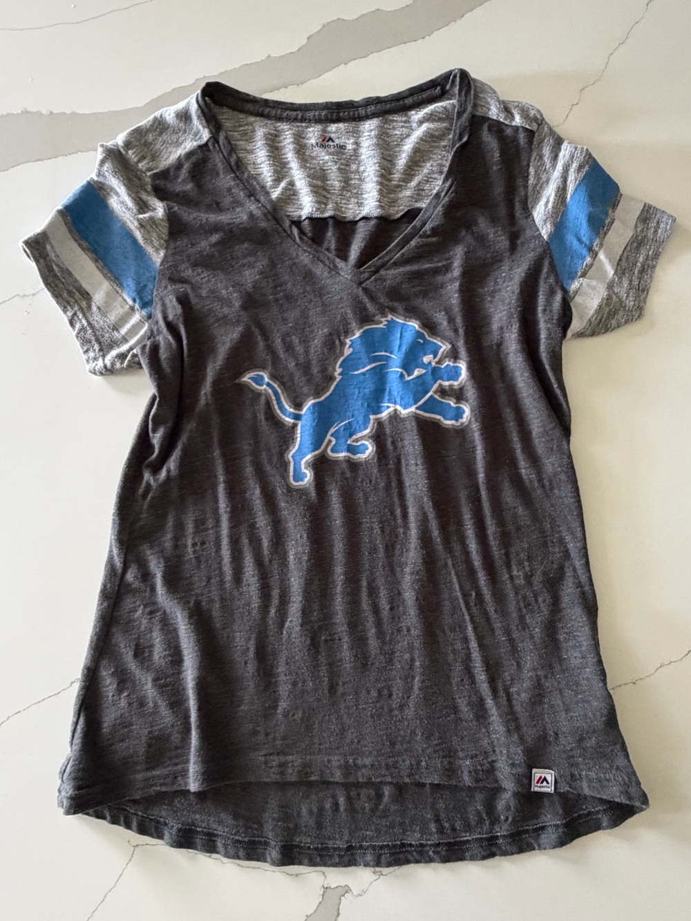 Detroit Lions Majestic Women’s V-Neck Fan Fashion T-Shirt Medium